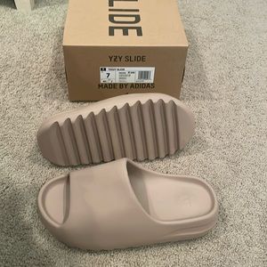 Yeezy slide pure, 2021 re release